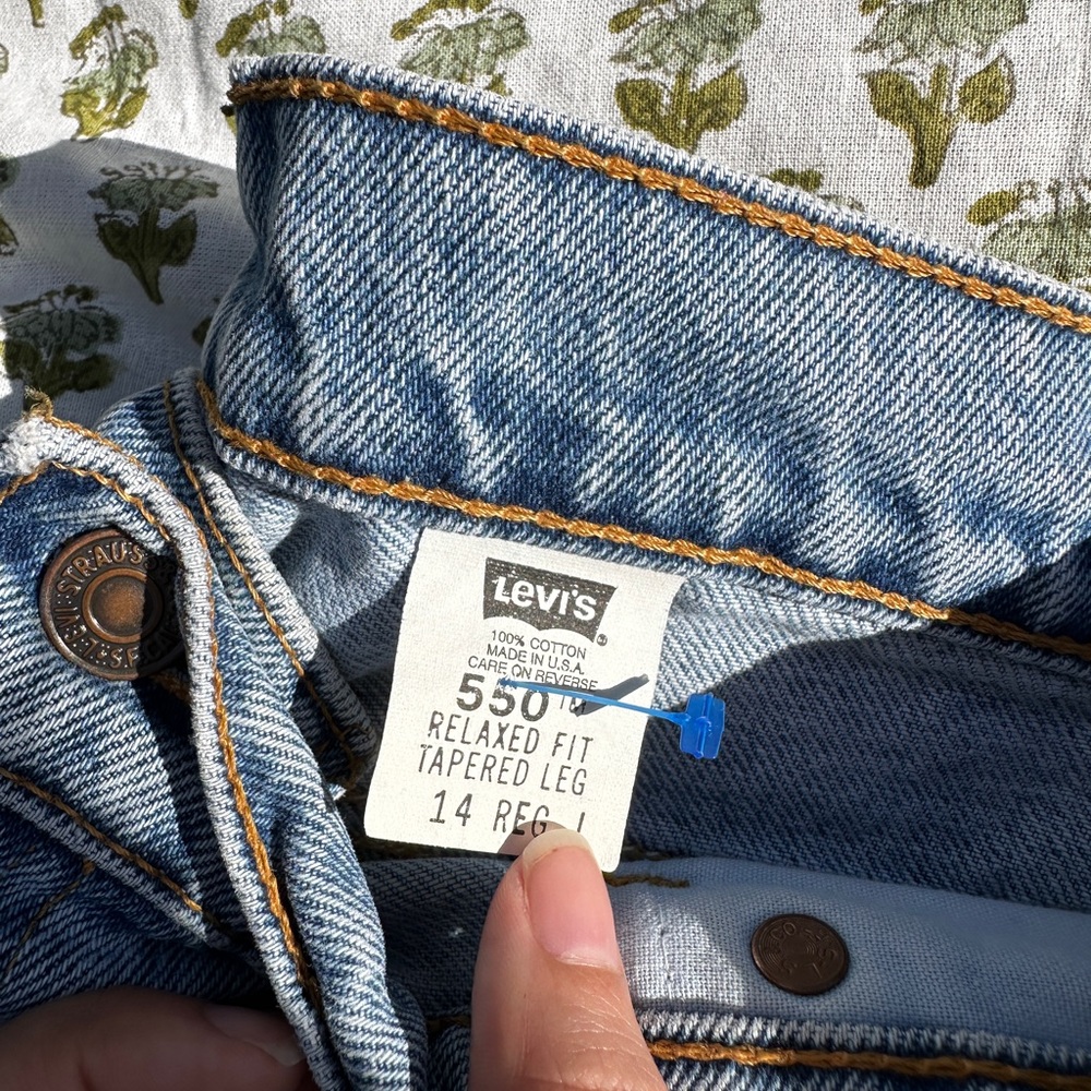 Levi’s Bundle - Includes Levi’s Plain White Tee A… - image 5